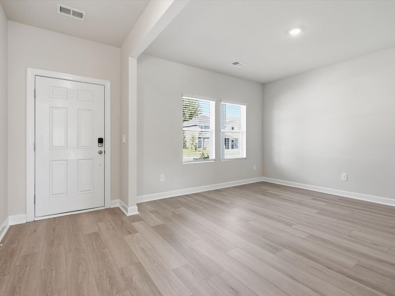 Spacious, unfurnished interior of a new home in Creek Ridge - Signature Collection, Spartanburg (Image 8). Spacious, unfurnished interior of a new home in Creek Ridge - Signature Collection, Spartanburg (Image 8).