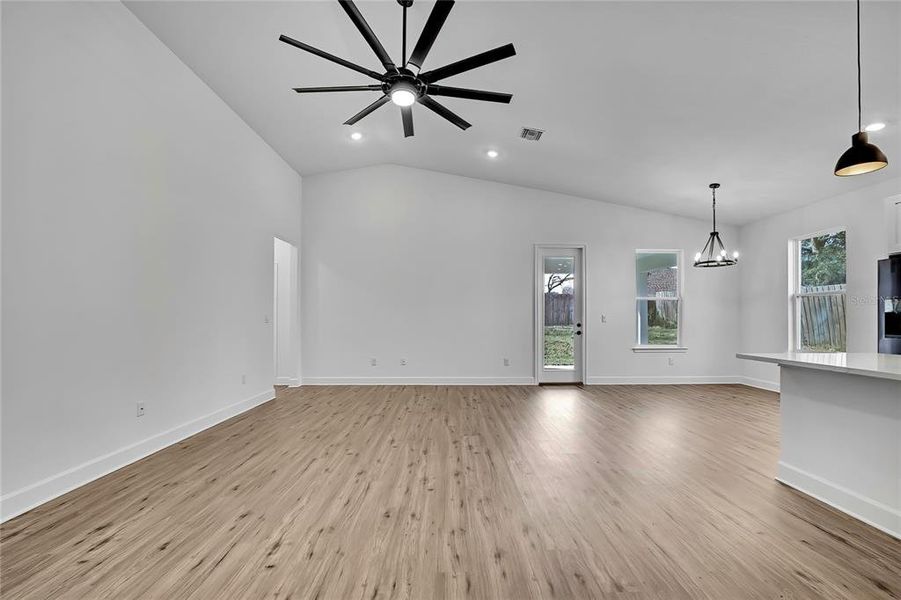 Spacious, unfurnished interior of a new home in , Spring Hill (Image 35).