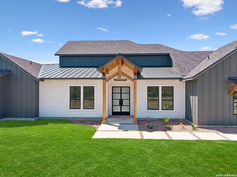 Exterior details and patio area of a home in , La Vernia (Image 21).
