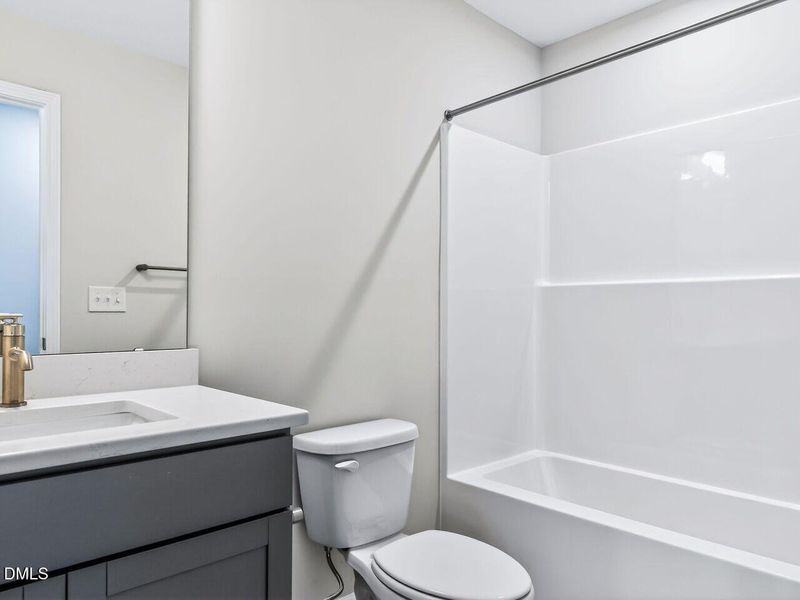 030-1280x960-bathroom