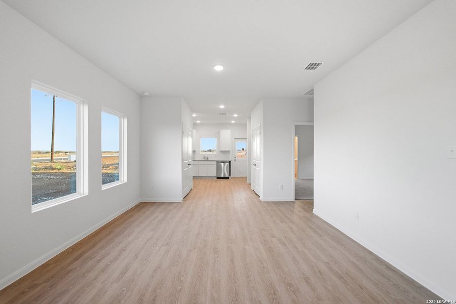 Spacious, unfurnished interior of a new home in Garden Grove, San Antonio (Image 17).