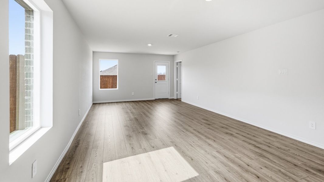 Spacious, unfurnished interior of a new home in Creekside Ranch, Blue Ridge (Image 5).