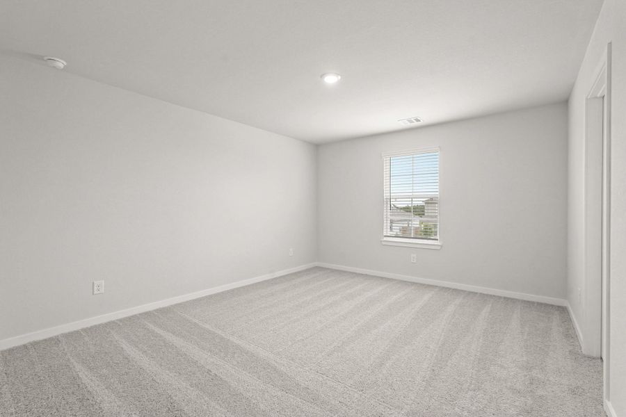 Spacious, unfurnished interior of a new home in Paloma at Sanford Farms, Waller (Image 18).
