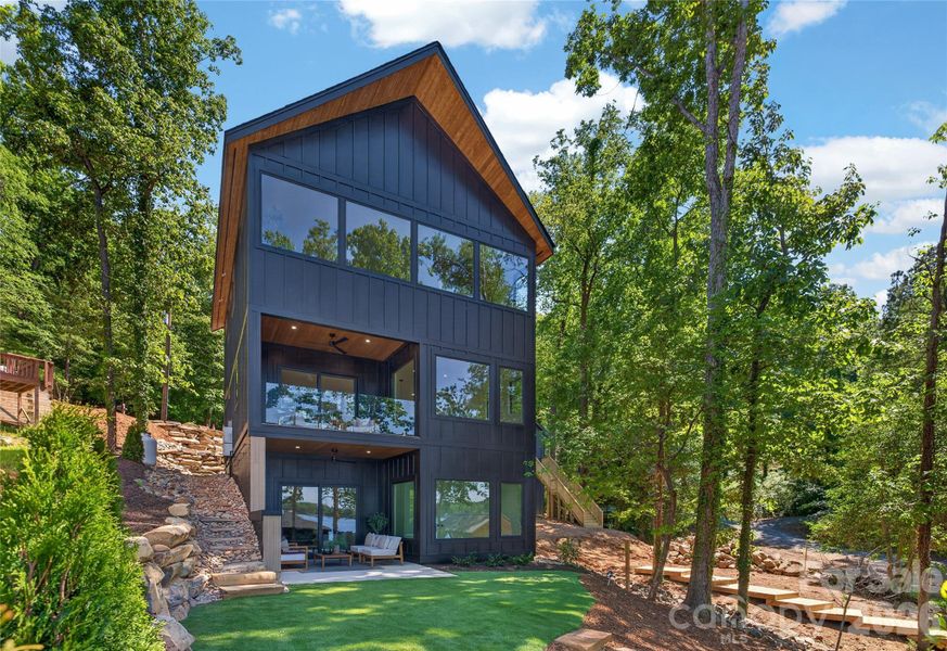 Condo located in Norwood, NC showcasing its design and architecture (Image 5).