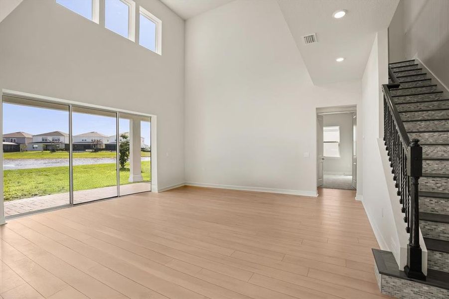 Spacious, unfurnished interior of a new home in , Orlando (Image 20).