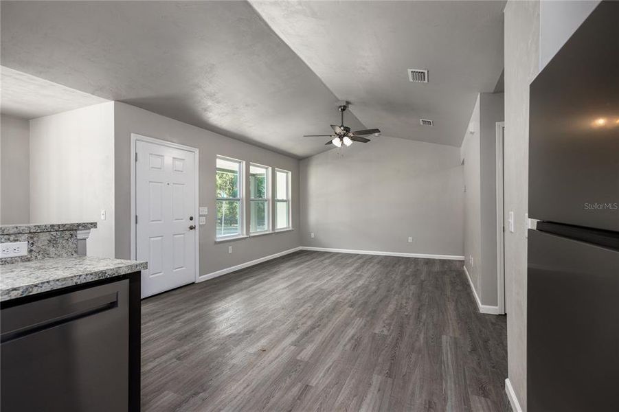 Spacious, unfurnished interior of a new home in , Gainesville (Image 14).