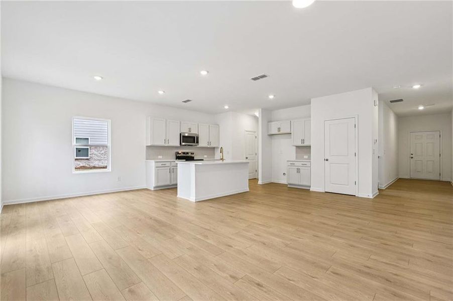 Spacious, unfurnished interior of a new home in Leydenview, Mableton (Image 14).