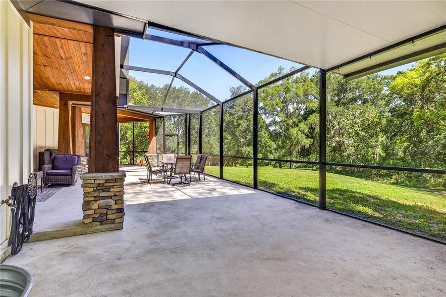 Exterior details and patio area of a home in , Dade City (Image 4).