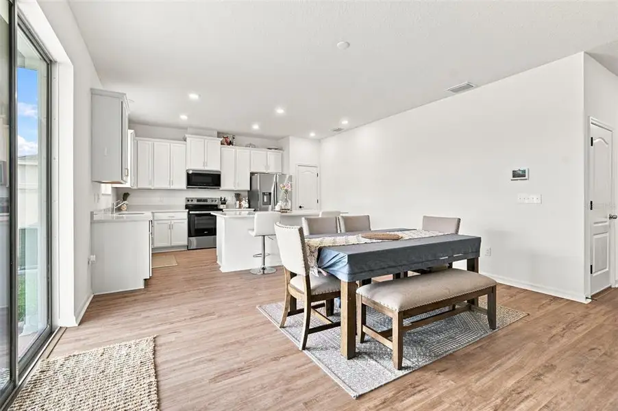 Furnished interior view inside a new home in , Land O' Lakes (Image 40).