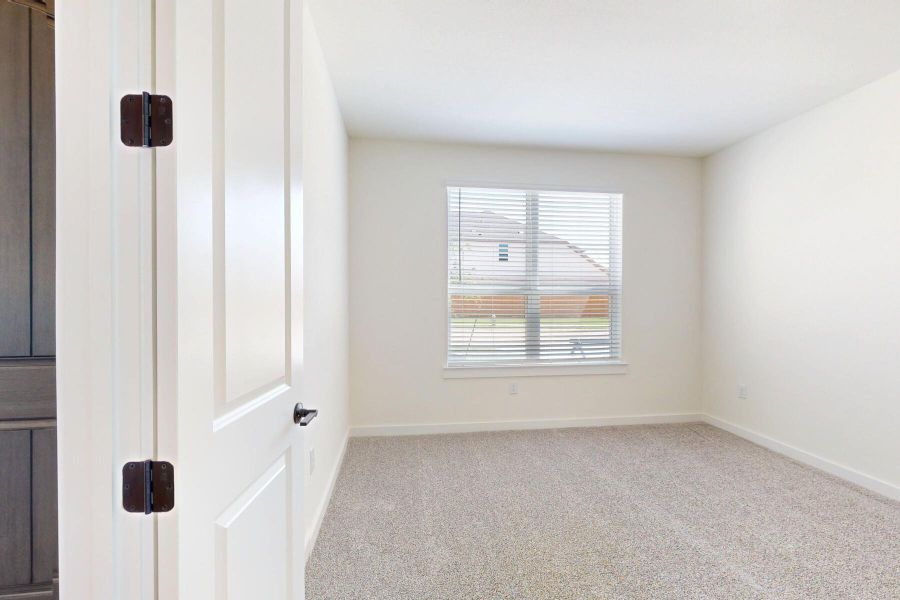 Spacious, unfurnished interior of a new home in Edgewood, Leander (Image 27).