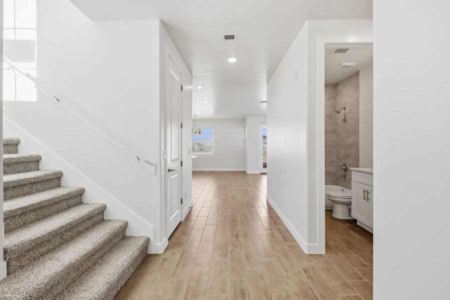Representative unfurnished interior of a home built from the Timberon I by Hakes Brothers in Emerald Estates, El Paso (Image 20).