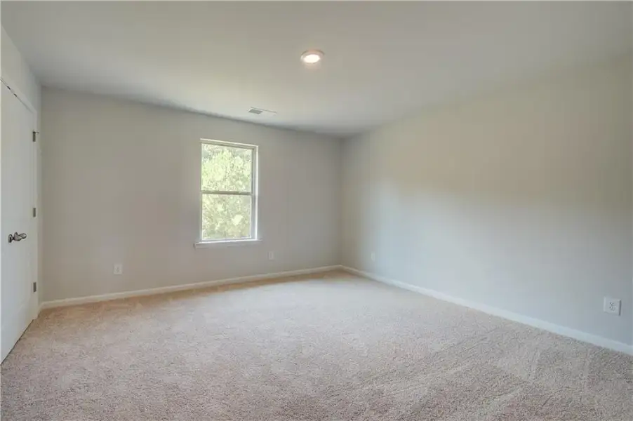 Spacious, unfurnished interior of a new home in Brighton, Locust Grove (Image 17).
