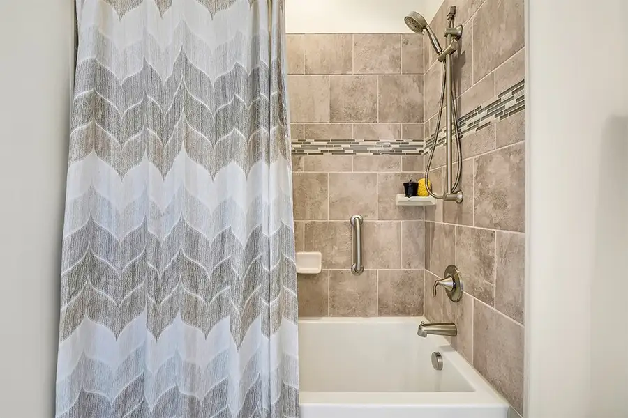 Hamilton Bay, Guest Bathroom