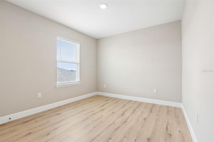 Spacious, unfurnished interior of a new home in Mangrove Manor, Apollo Beach (Image 24).