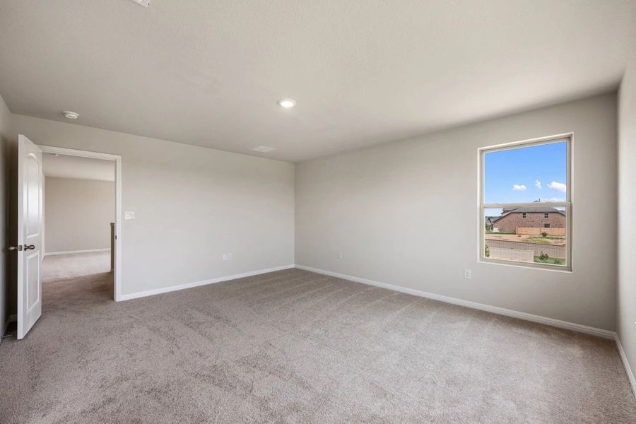 Spacious, unfurnished interior of a new home in The Colony, Bastrop (Image 24).
