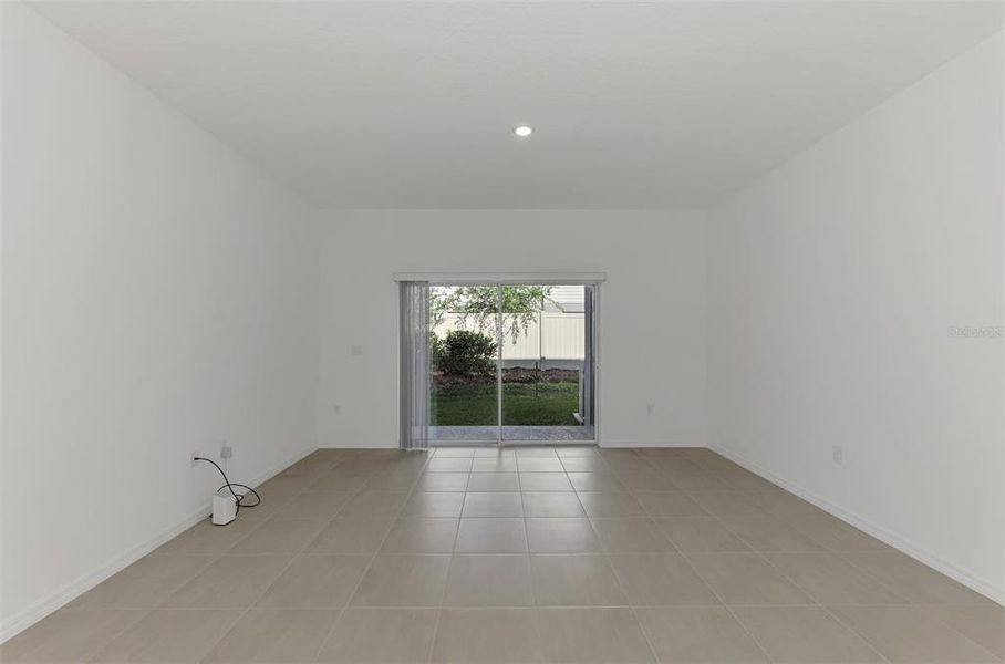 Spacious, unfurnished interior of a new home in , Sarasota (Image 24).