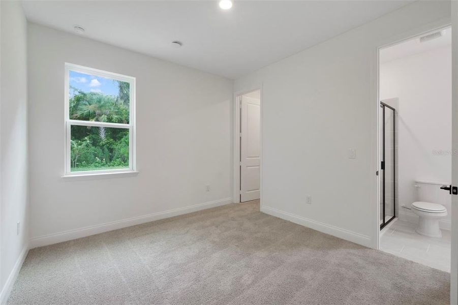 Spacious, unfurnished interior of a new home in Estates at Lake Jesup, Sanford (Image 15).