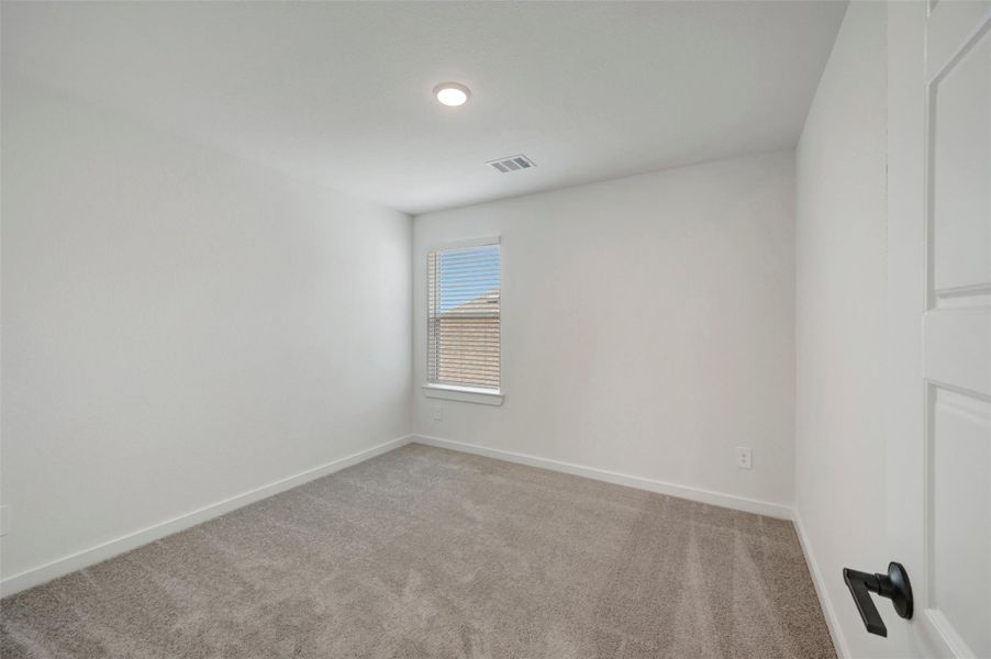 Spacious, unfurnished interior of a new home in Sorella, Tomball (Image 37).