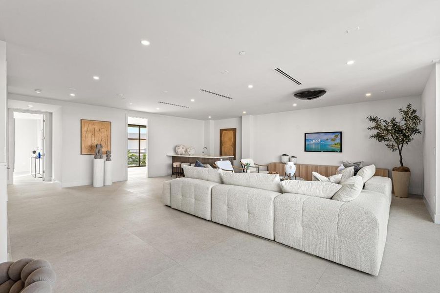 mls_CLUBROOM_LOOKING_IN_DT