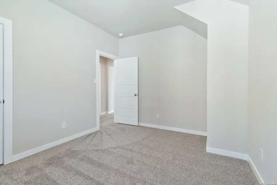 Spacious, unfurnished interior of a new home in Hunters Ranch, San Antonio (Image 16).