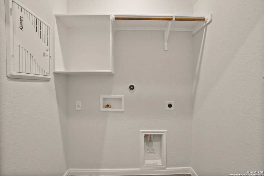 Spacious, unfurnished interior of a new home in Abbott Place, St. Hedwig (Image 28).