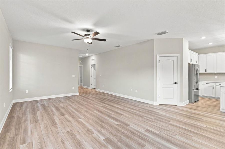 Spacious, unfurnished interior of a new home in Reunion Village, Kissimmee (Image 20).