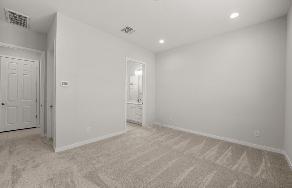 Spacious, unfurnished interior of a new home in Sun City Anthem at Merrill Ranch, Florence (Image 22).