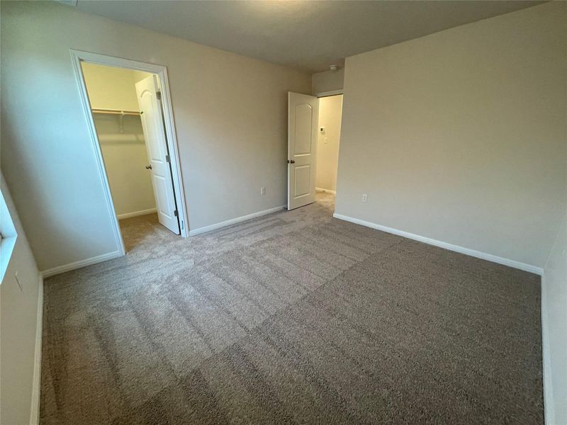 Spacious, unfurnished interior of a new home in Covered Bridge, Hutto (Image 27).