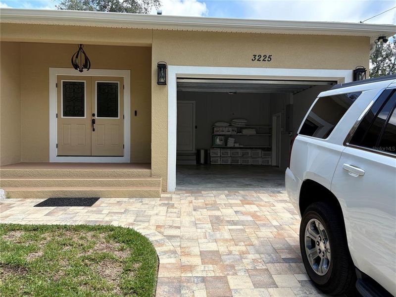 Exterior details and patio area of a home in , Clearwater (Image 1).