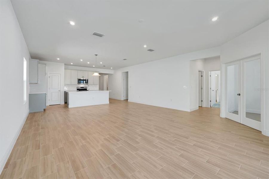 Spacious, unfurnished interior of a new home in Prairie Oaks, St. Cloud (Image 35).