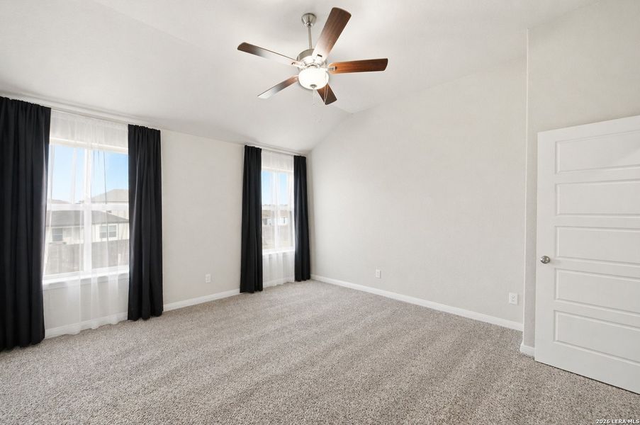 Spacious, unfurnished interior of a new home in Winding Brook, San Antonio (Image 22).