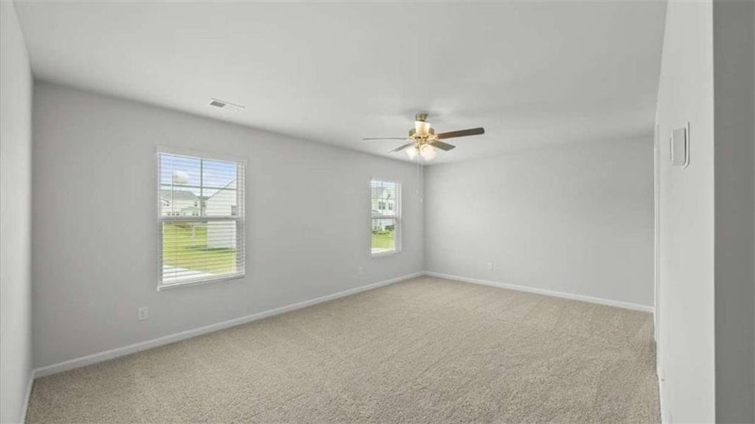 Spacious, unfurnished interior of a new home in Shoal Creek, Hampton (Image 9).