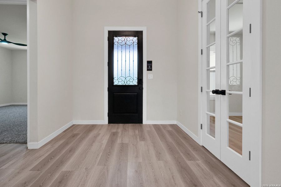 Spacious, unfurnished interior of a new home in , Fischer (Image 37).