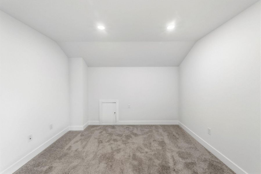 Spacious, unfurnished interior of a new home in The Colony, Bastrop (Image 25).