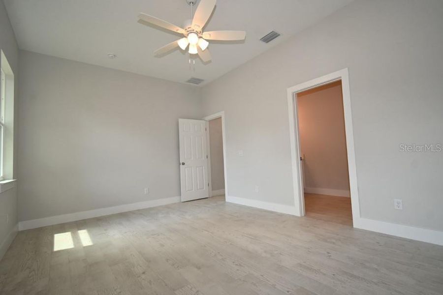 Spacious, unfurnished interior of a new home in , Dade City (Image 23).