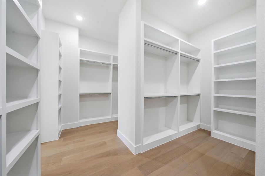 Spacious, unfurnished interior of a new home in Spring Valley Creek, Houston (Image 29).