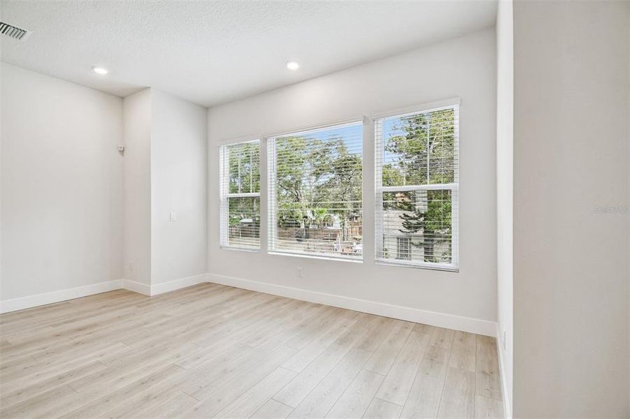 Spacious, unfurnished interior of a new home in Apex at Seminole Heights, Tampa (Image 23).