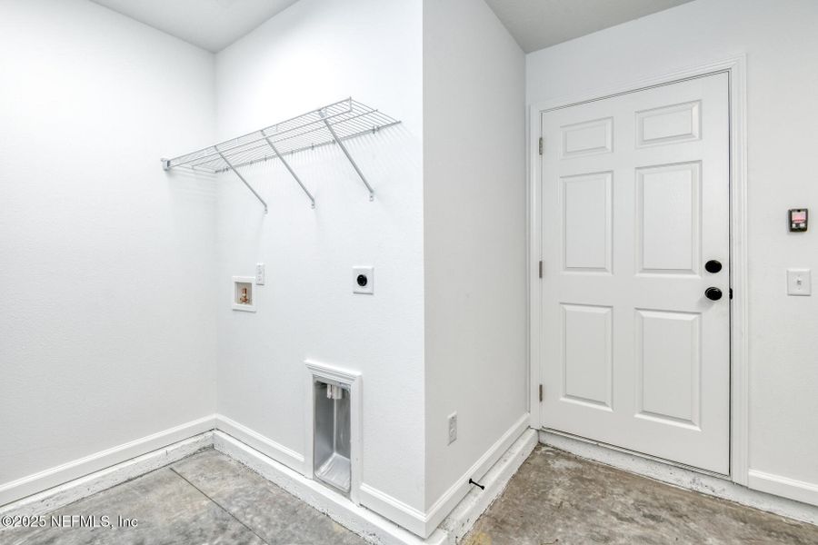 Spacious, unfurnished interior of a new home in , Palatka (Image 18).