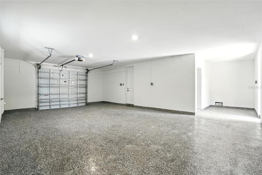 Spacious, unfurnished interior of a new home in , Punta Gorda (Image 22).