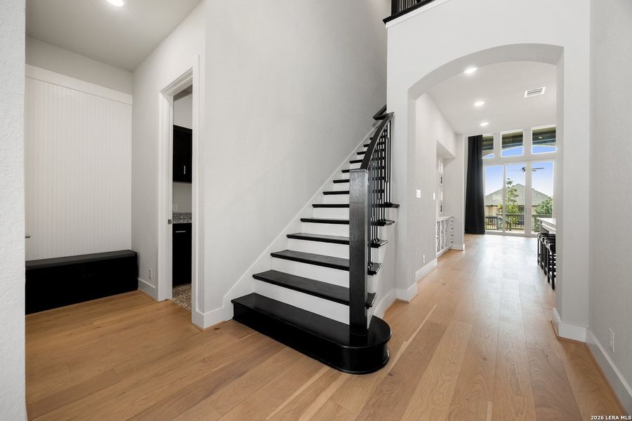 Spacious, unfurnished interior of a new home in Ventana, Bulverde (Image 25).