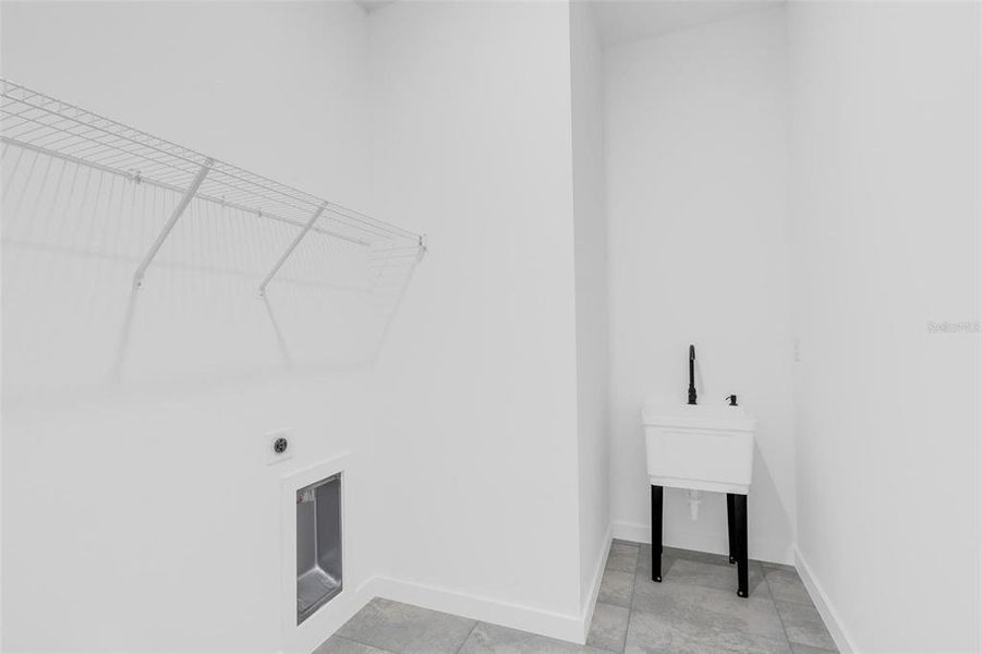 Spacious, unfurnished interior of a new home in , Dunnellon (Image 41).