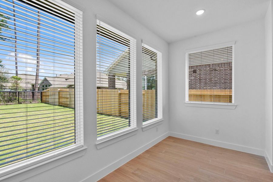Spacious, unfurnished interior of a new home in Evergreen, Conroe (Image 31).