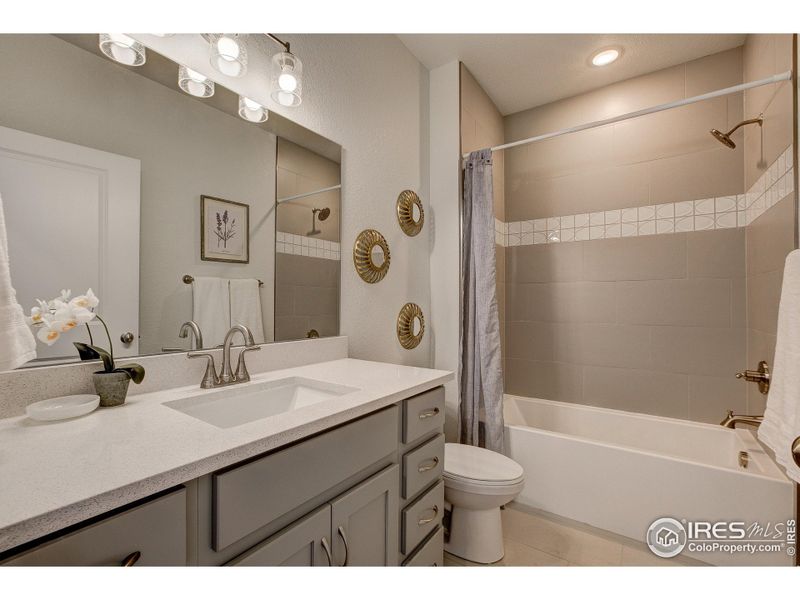 Shared bathroom finishes