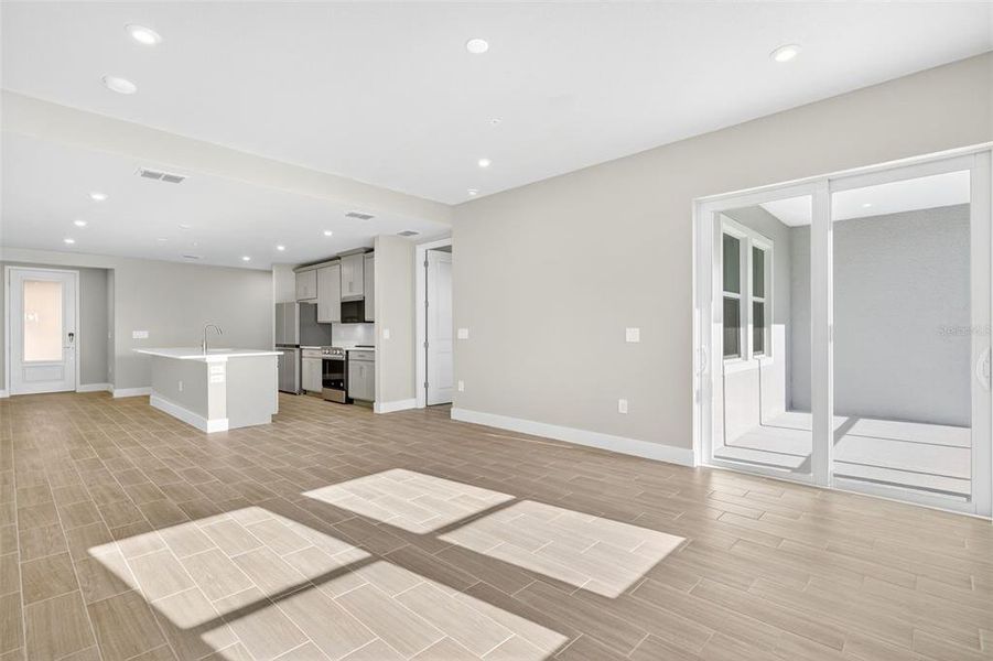 Spacious, unfurnished interior of a new home in Wellen Park, Venice (Image 18).