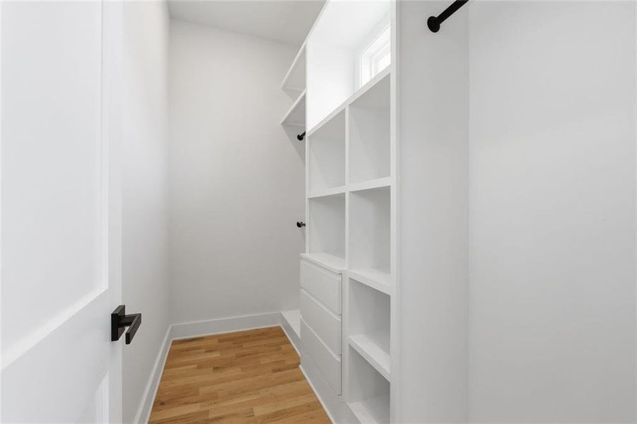 Spacious, unfurnished interior of a new home in , Clermont (Image 42).