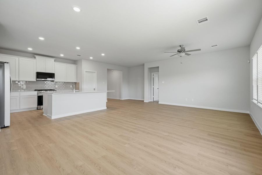 Spacious, unfurnished interior of a new home in Martha's Vineyard, Alvin (Image 12). Spacious, unfurnished interior of a new home in Martha's Vineyard, Alvin (Image 12).