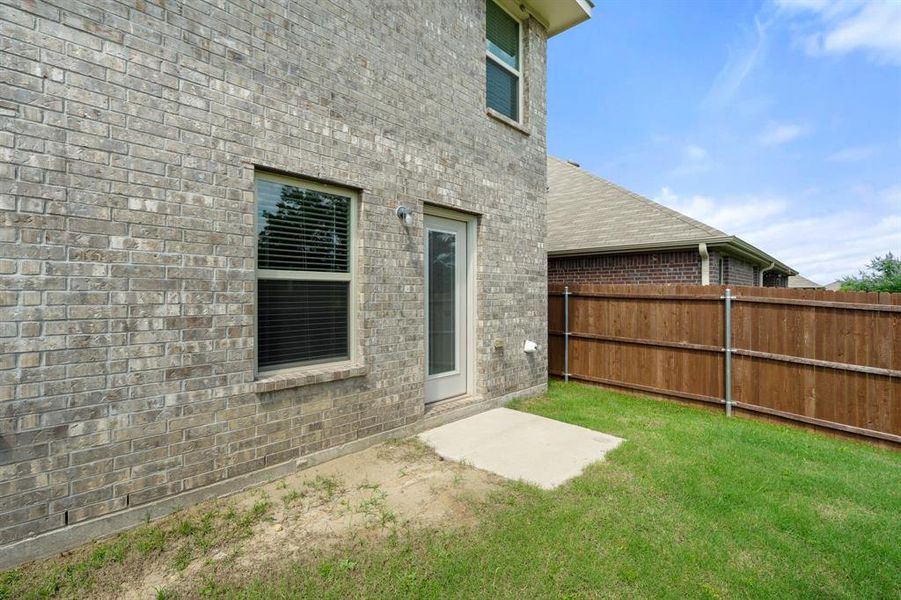 Exterior details and patio area of a home in Stonehaven, Caddo Mills (Image 23).