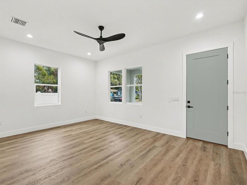 Spacious, unfurnished interior of a new home in , St. Petersburg (Image 22).