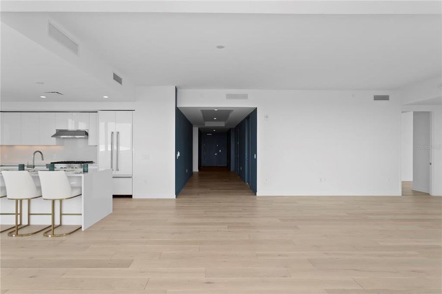 Spacious, unfurnished interior of a new home in , St. Petersburg (Image 14). Spacious, unfurnished interior of a new home in , St. Petersburg (Image 14).