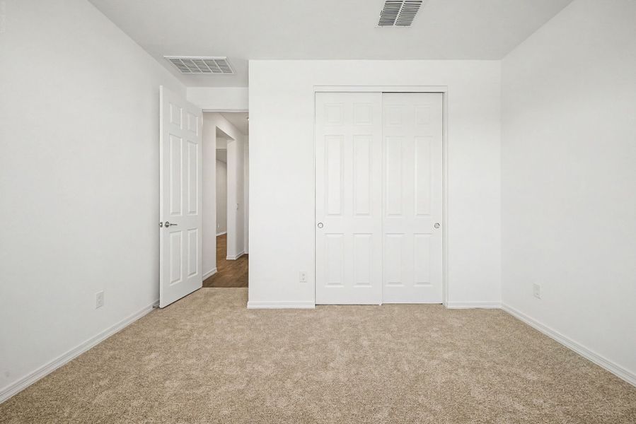 Spacious, unfurnished interior of a new home in White Tank Vistas, Waddell (Image 13).